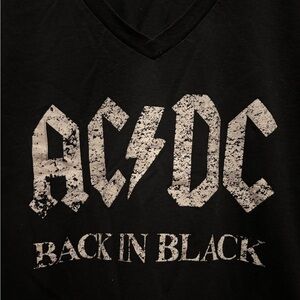 AC/DC Back in Black v-neck T-shirt, size ladies large, black